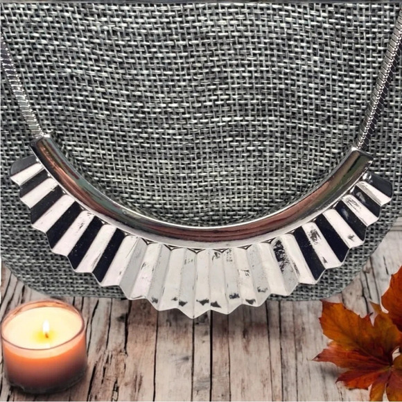 Silver Statement Necklace with Geometric Pendant - Picture 2 of 7